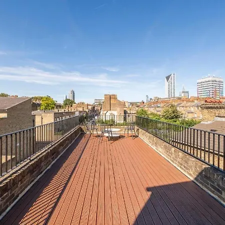 Luxury 4 Bedroom Flat With Stunning Shard View From Terrace In Central London! Next To Station, Sleeps 9 Room photo