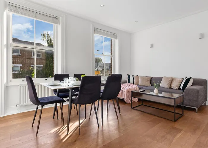 Luxury 4 Bedroom Flat With Stunning Shard View From Terrace In Central London! Next To Station, Sleeps 9
