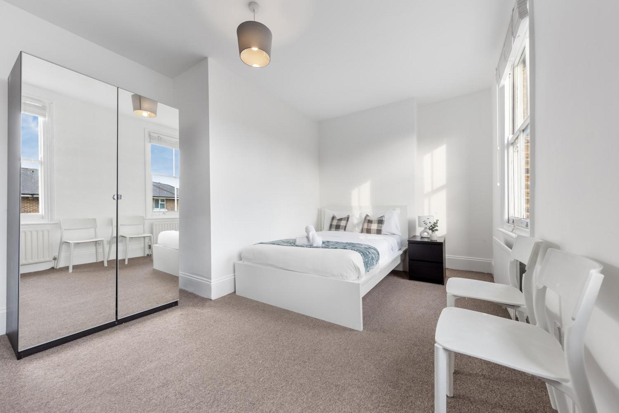 Appartement Luxury 4 Bedroom Flat With Stunning Shard View From Terrace In London! Next To Station, Sleeps 9