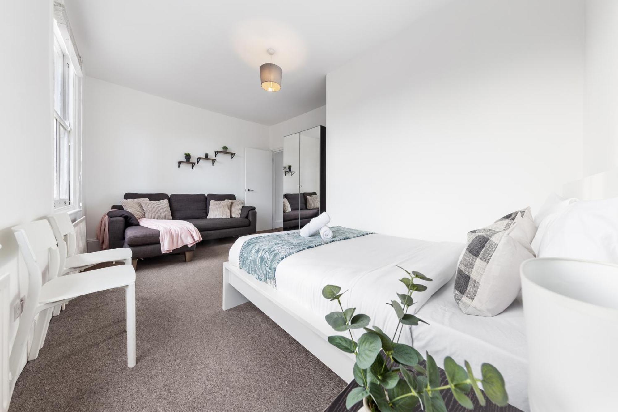 Luxury 4 Bedroom Flat With Stunning Shard View From Terrace In London! Next To Station, Sleeps 9 Appartement *
