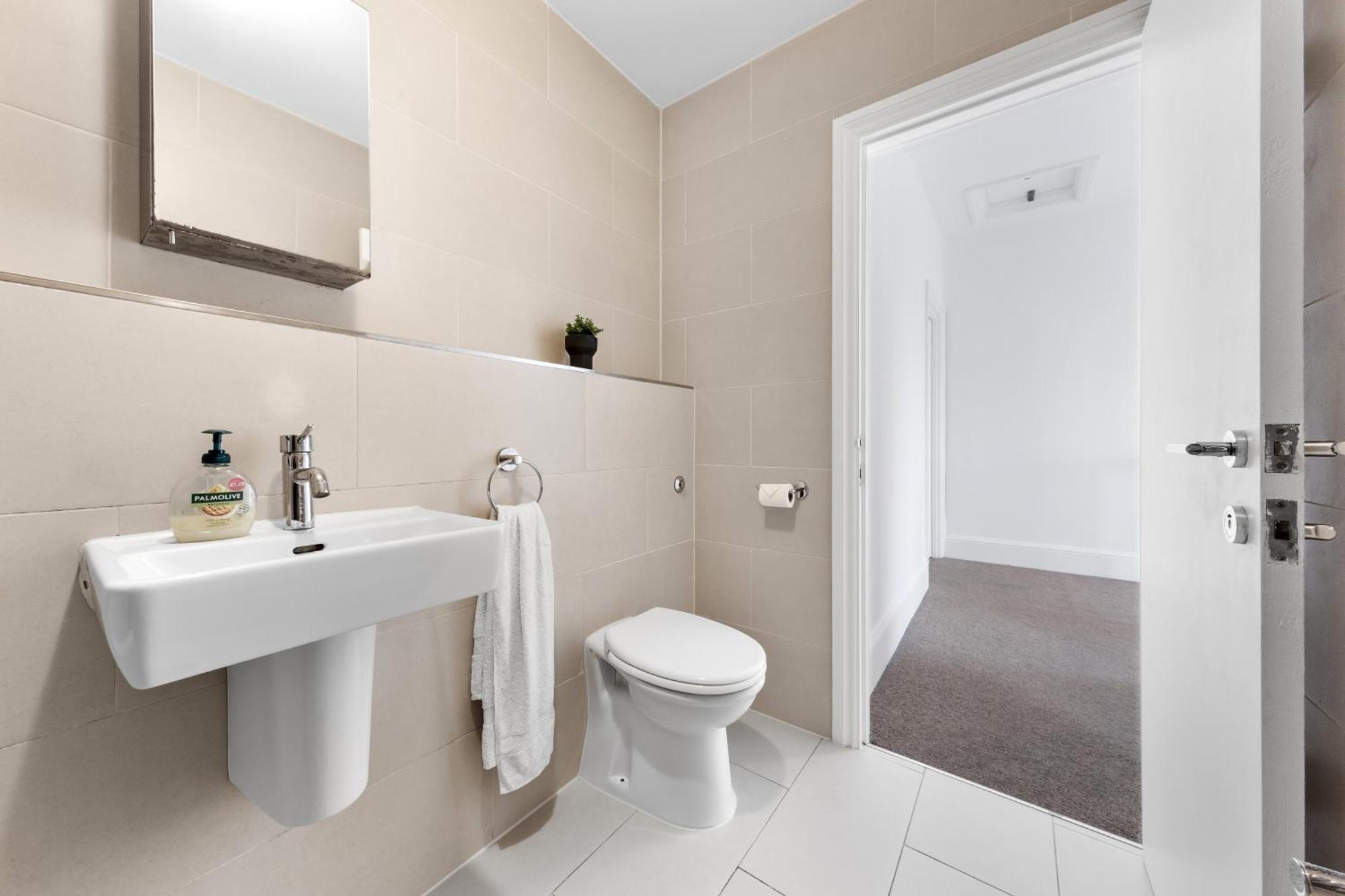 Luxury 4 Bedroom Flat With Stunning Shard View From Terrace In London! Next To Station, Sleeps 9 Appartement