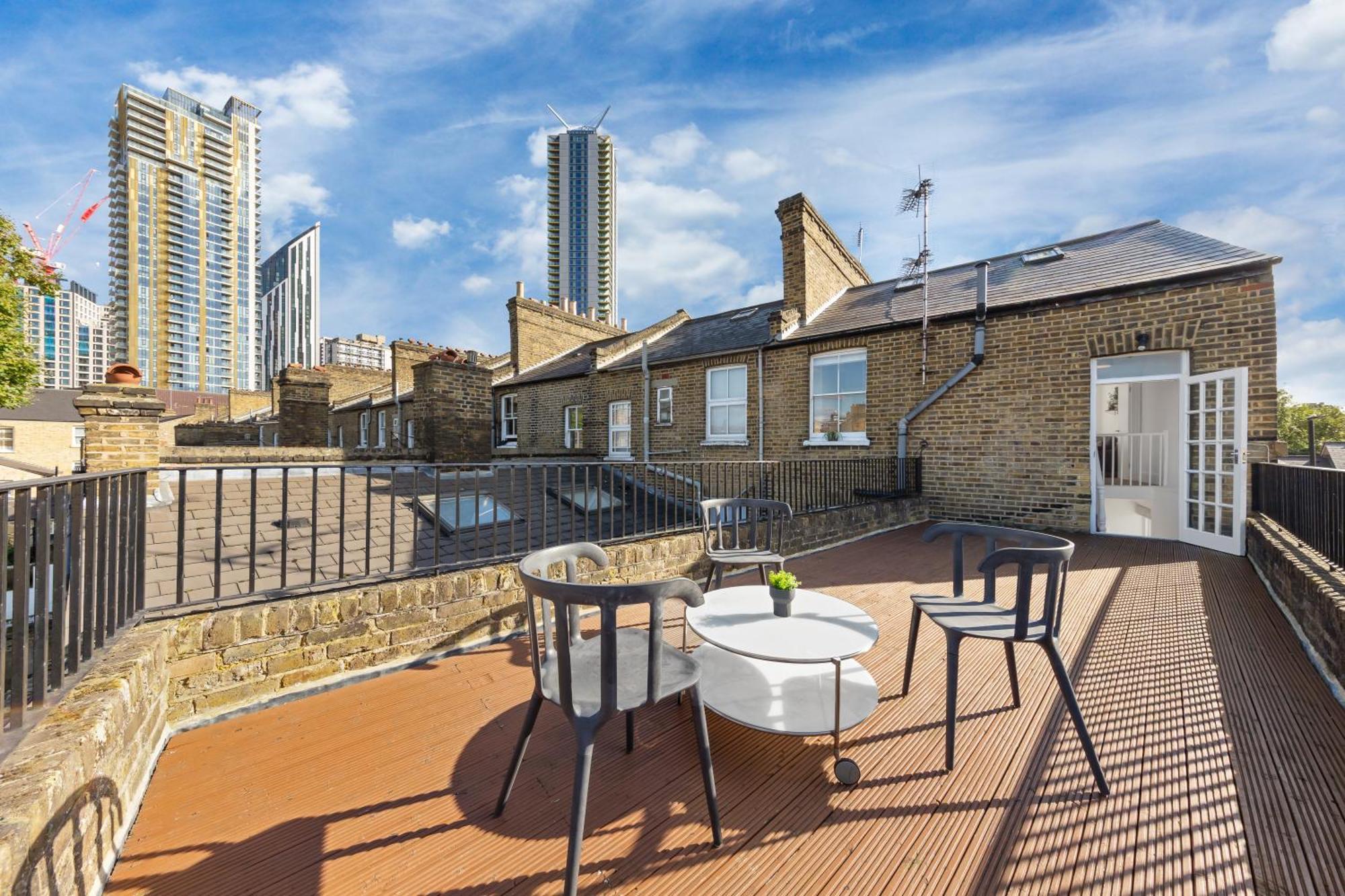 Luxury 4 Bedroom Flat With Stunning Shard View From Terrace In London! Next To Station, Sleeps 9 Appartement *