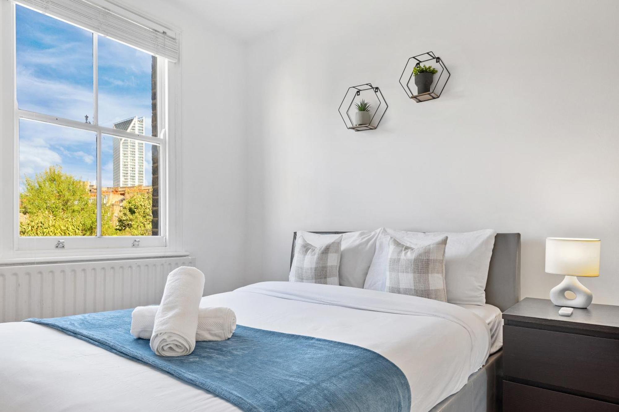 Luxury 4 Bedroom Flat With Stunning Shard View From Terrace In London! Next To Station, Sleeps 9 Appartement *