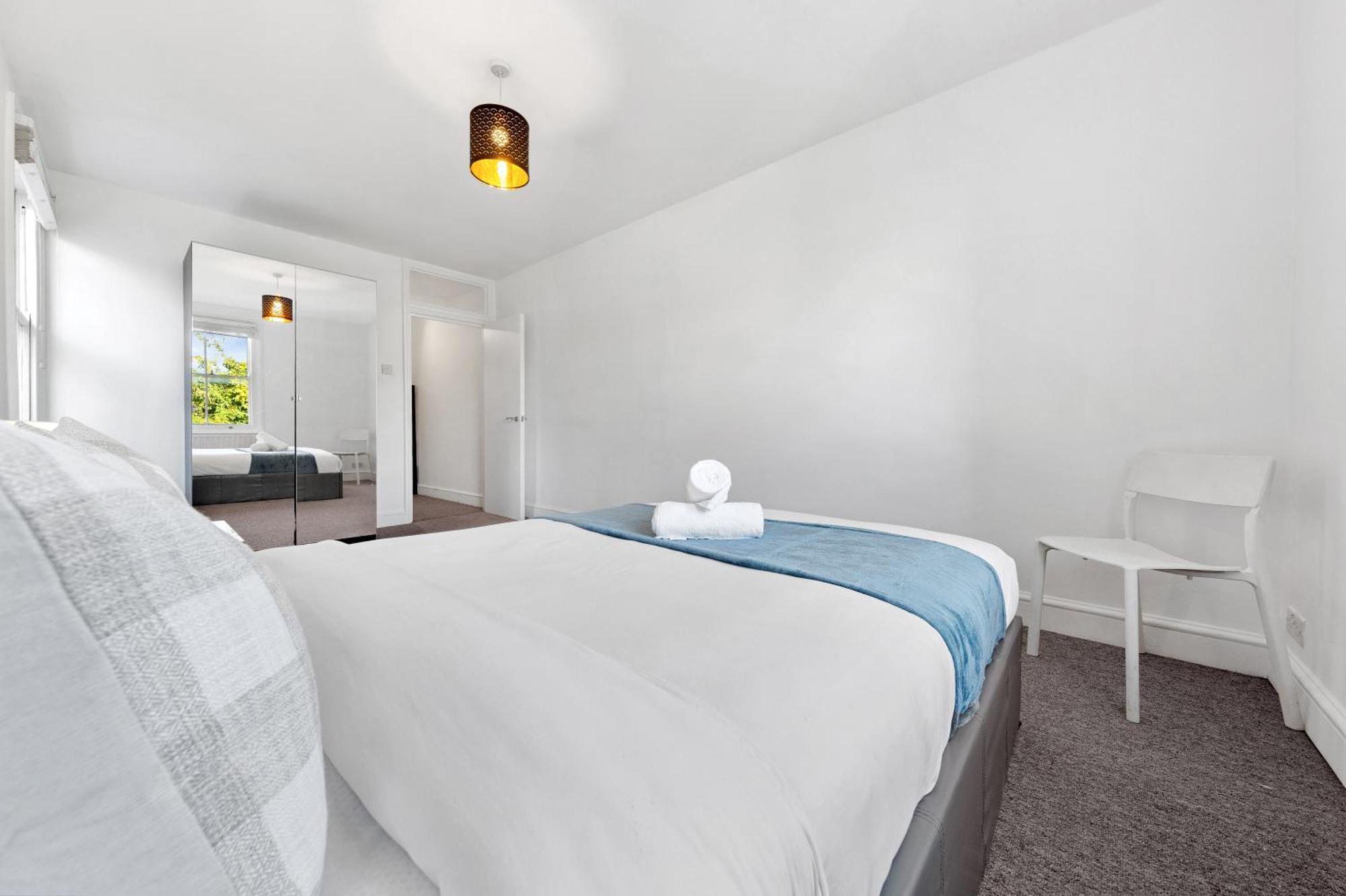 Appartement Luxury 4 Bedroom Flat With Stunning Shard View From Terrace In London! Next To Station, Sleeps 9
