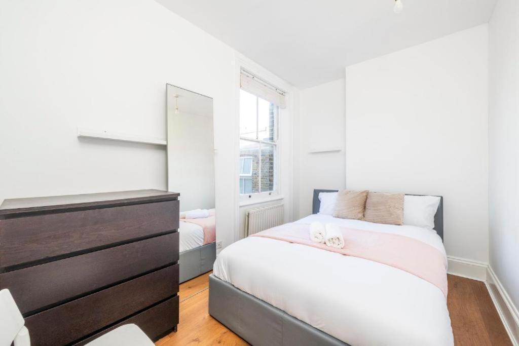 Appartement Luxury 4 Bedroom Flat With Stunning Shard View From Terrace In London! Next To Station, Sleeps 9