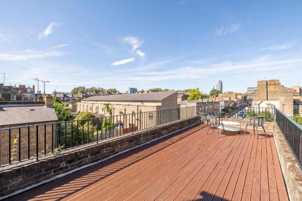 Appartement Luxury 4 Bedroom Flat With Stunning Shard View From Terrace In London! Next To Station, Sleeps 9 Londen